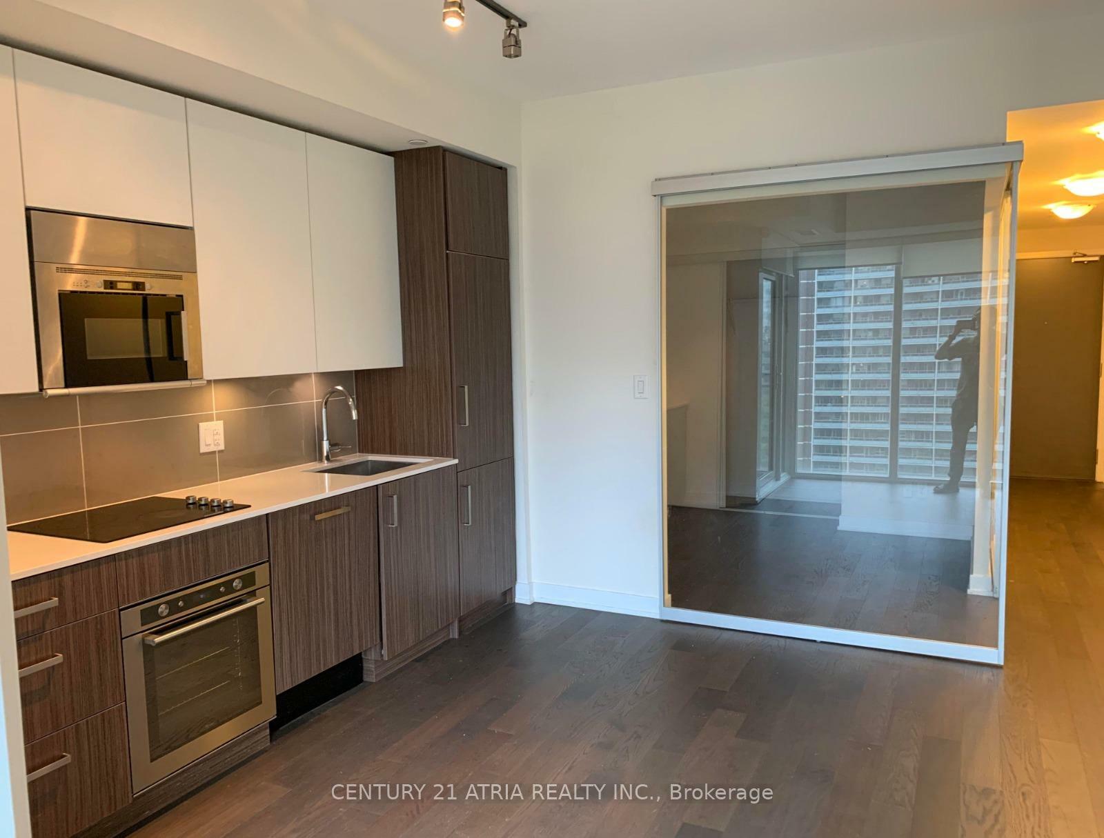 Property Photo: 17 Dundonald Street 1304 ON M4Y 1K3