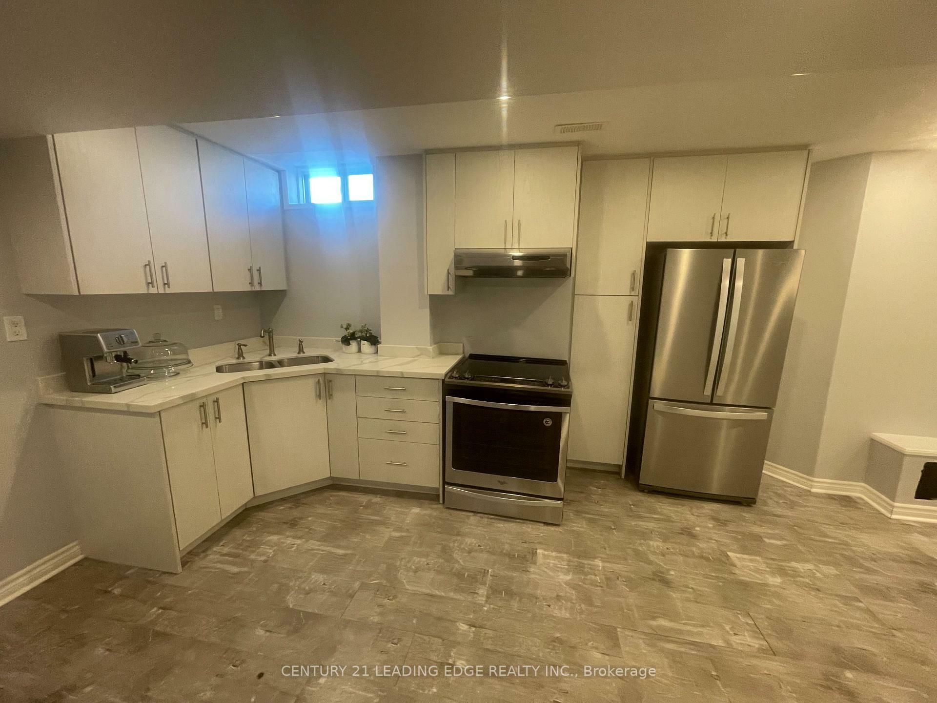 Photo de la propriété: 72 Pelee Avenue ON L4H 3N5