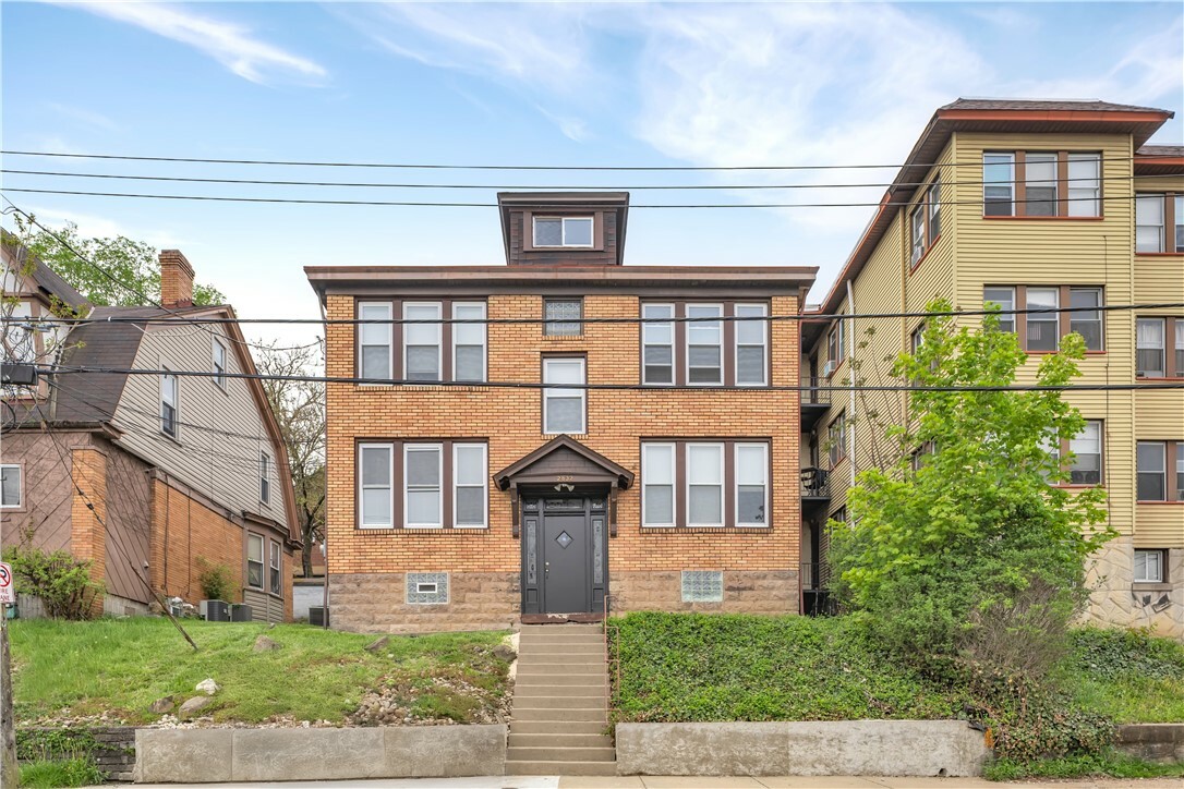 Property Photo: 2832 Clermont Ave PA 15227