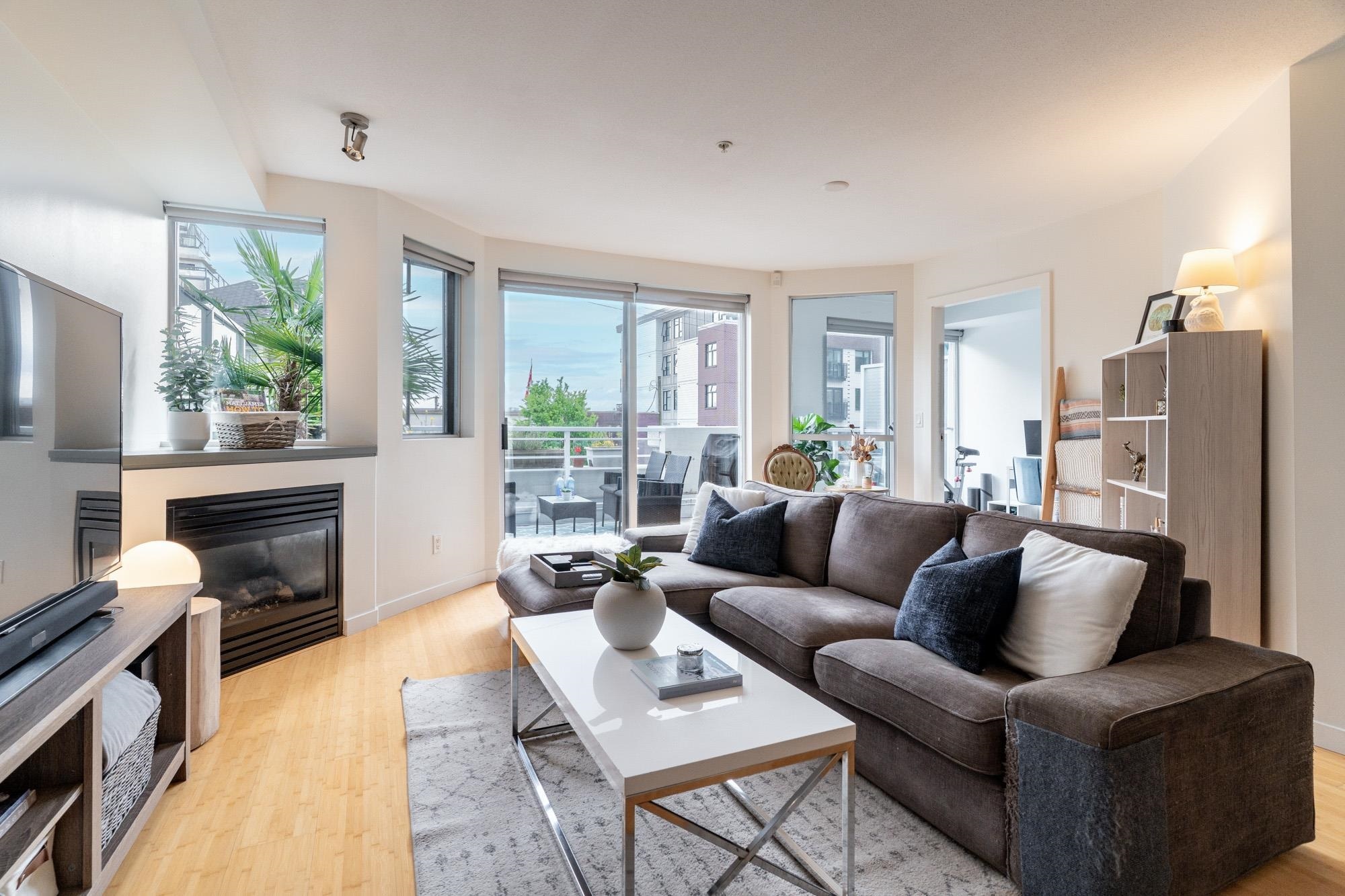 Property Photo: 122 E 3rd Street 203 BC V7L 1E6
