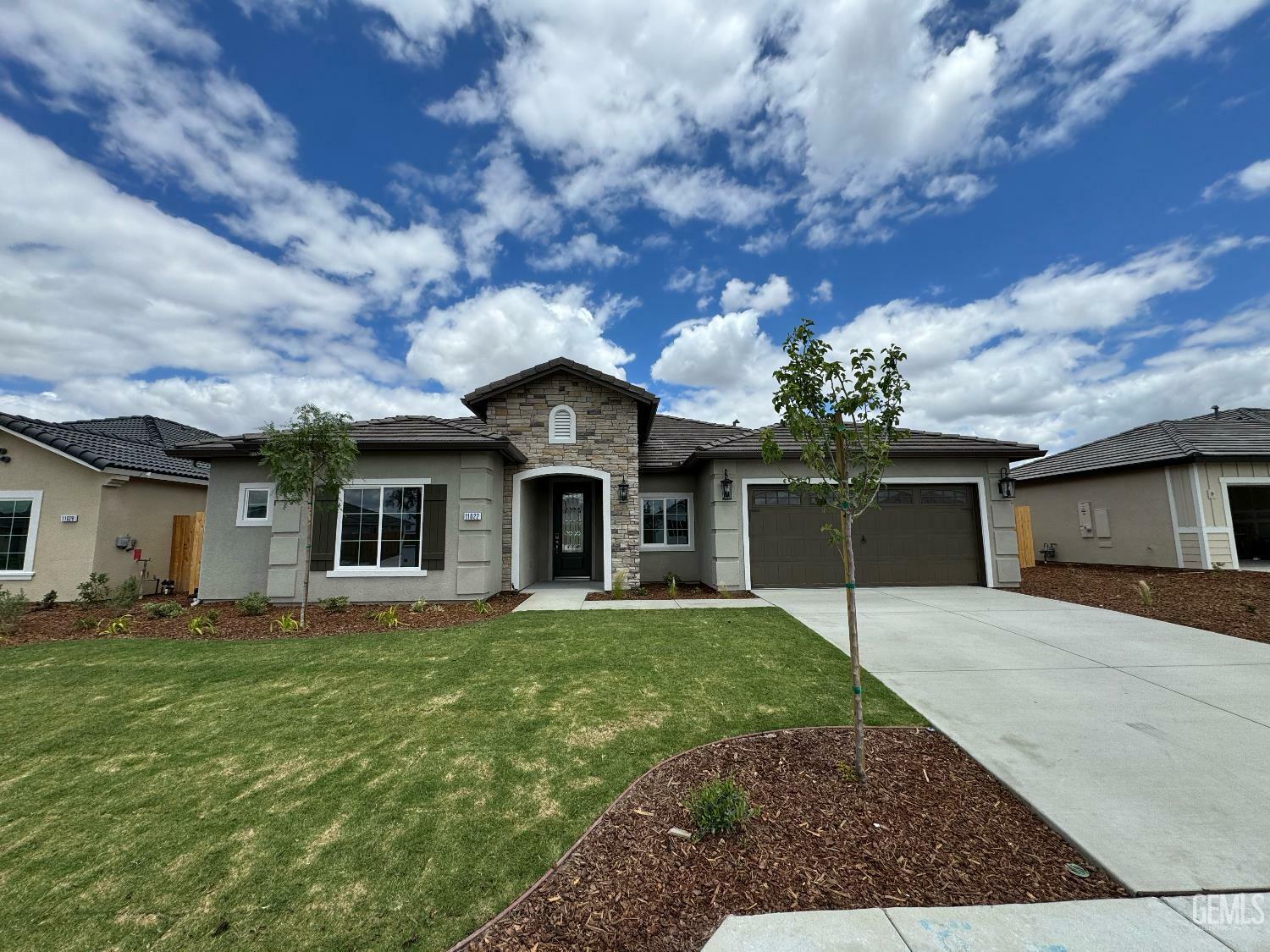 Property Photo: 11022 Irontooth Avenue CA 93311