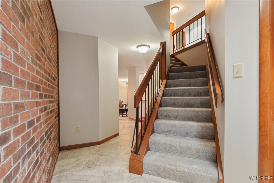 Property Photo: 88 Breezewood NY 14051