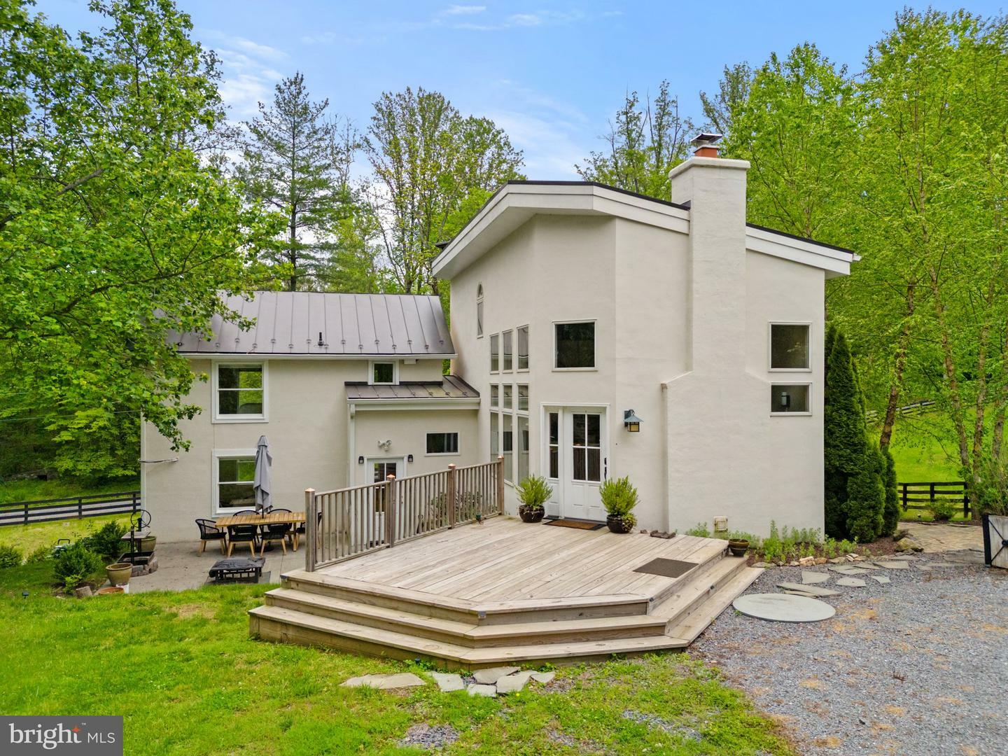 Property Photo: 23103 Kirk Branch Road VA 20117