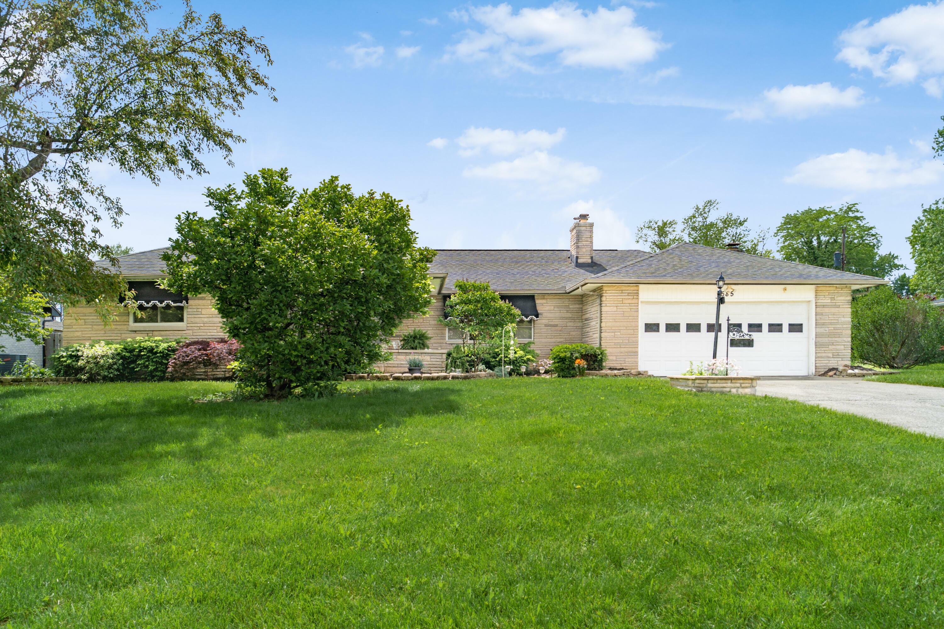 Property Photo: 1585 Peace Place OH 43209