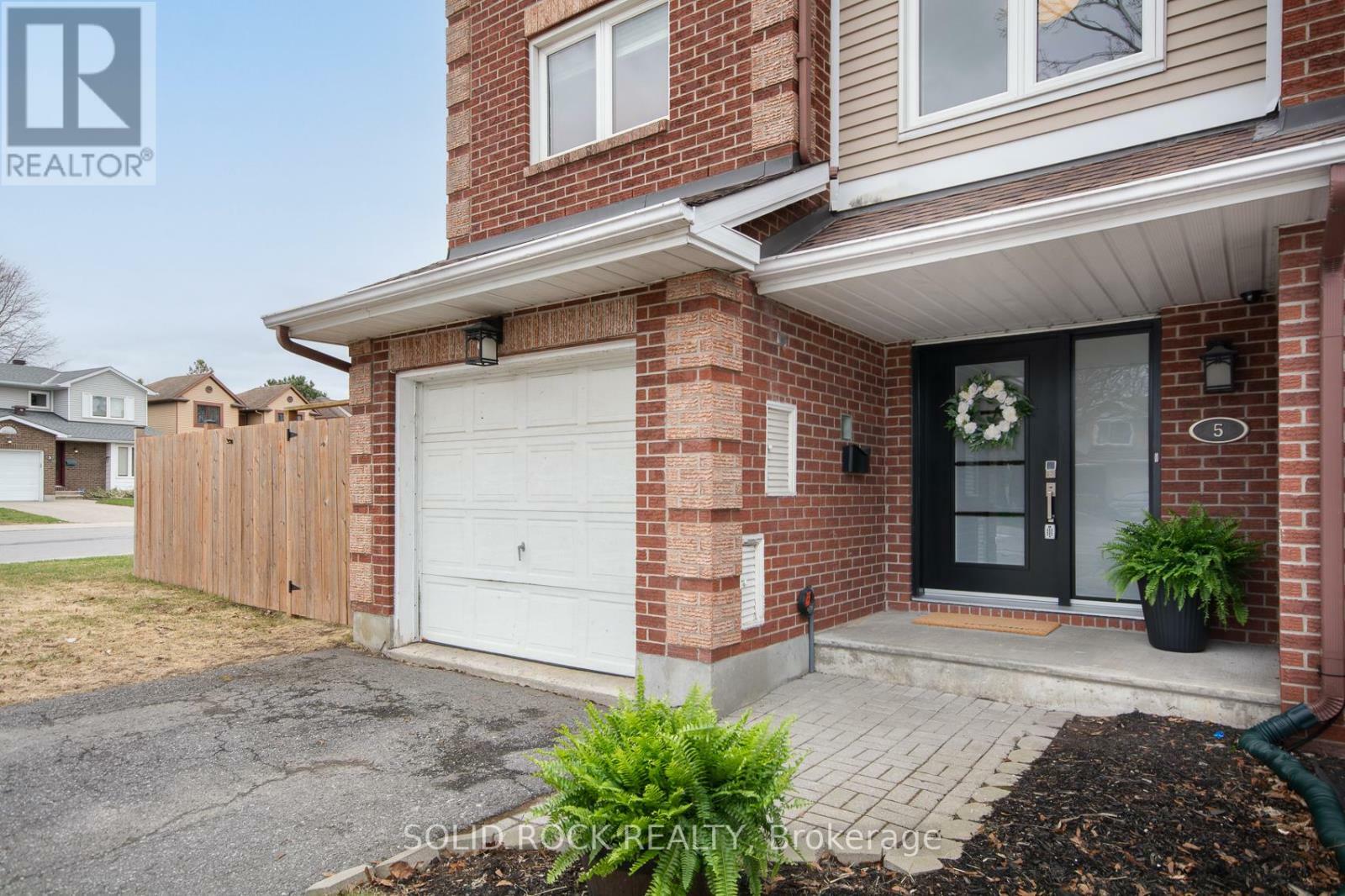 Photo de la propriété: 5 Weybridge Drive ON K2J 4A1