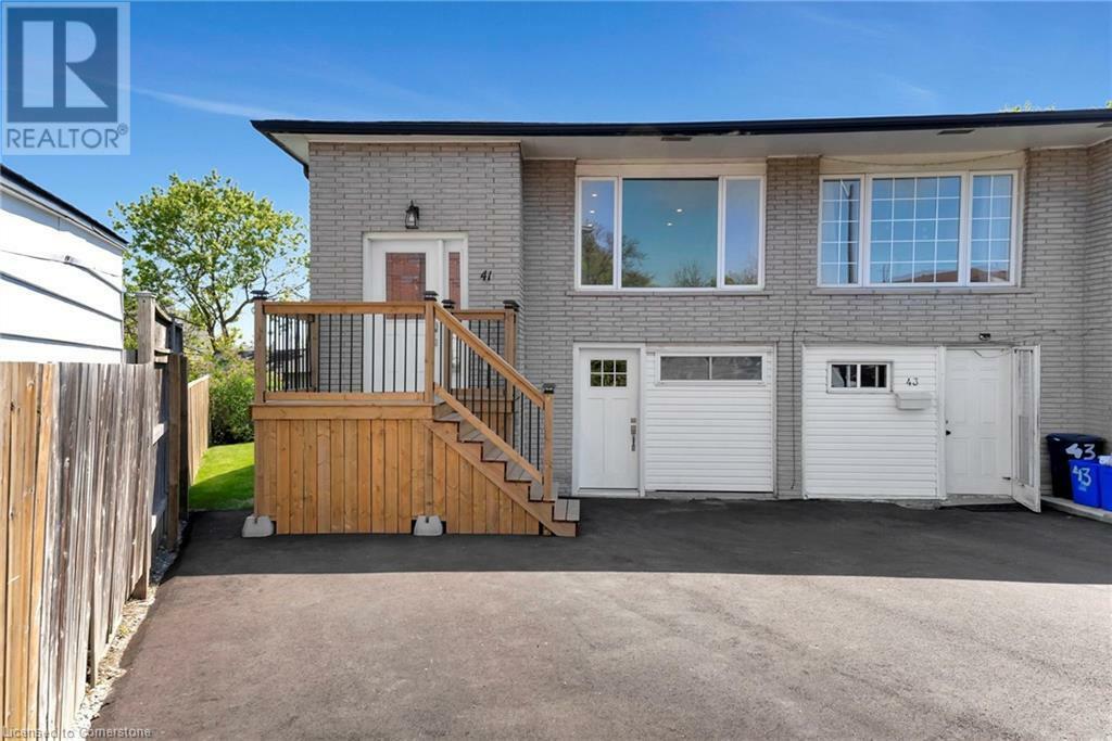 Property Photo: 41 Yeoville Court ON L9C 5W4
