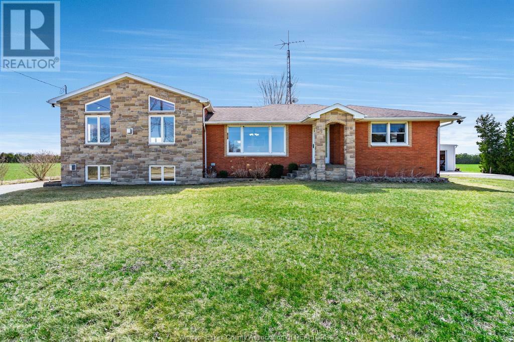 Property Photo:  208 Mersea Rd 8  ON N8H 3V8 