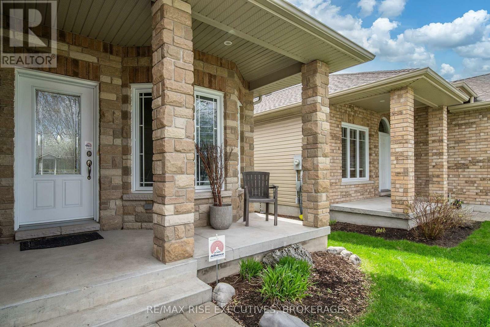 Property Photo: 1089 Crossfield Avenue ON K7P 0G7