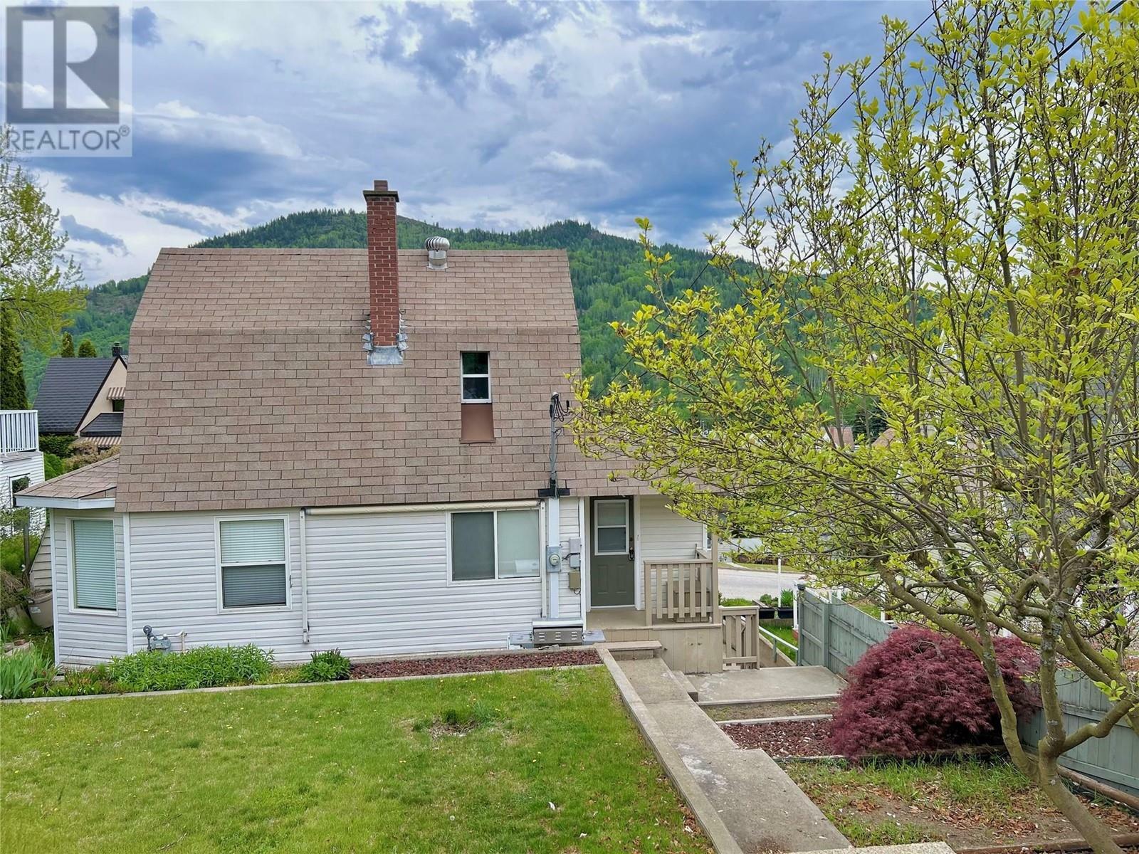 Property Photo: 715 Shakespeare Street BC V1R 2B3