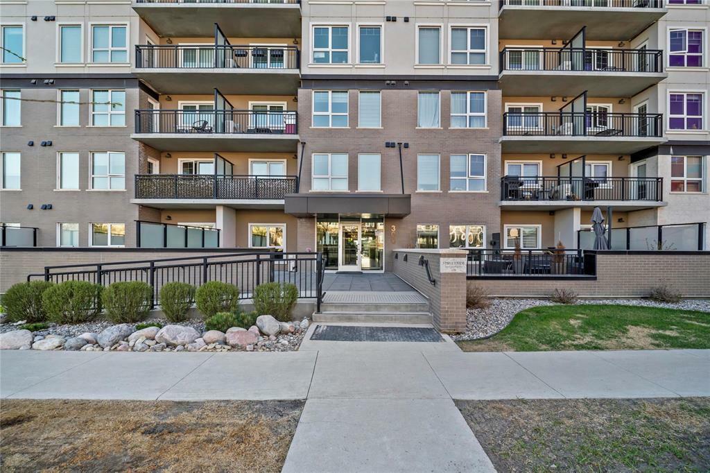 Property Photo:  300 Centre Street  MB R3Y 2A1 