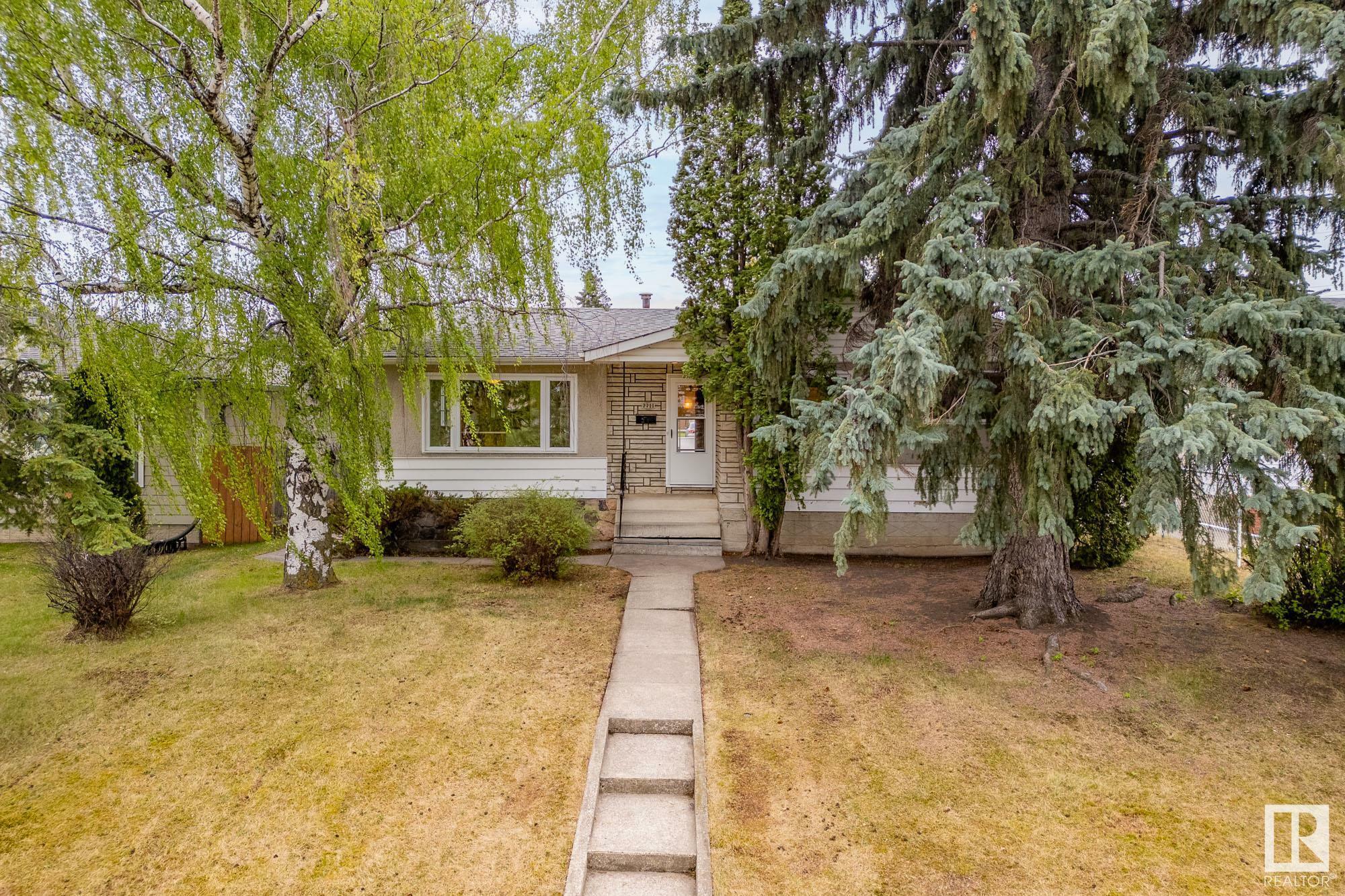 7711 106A Avenue NW  Edmonton AB T6A 1K5 photo