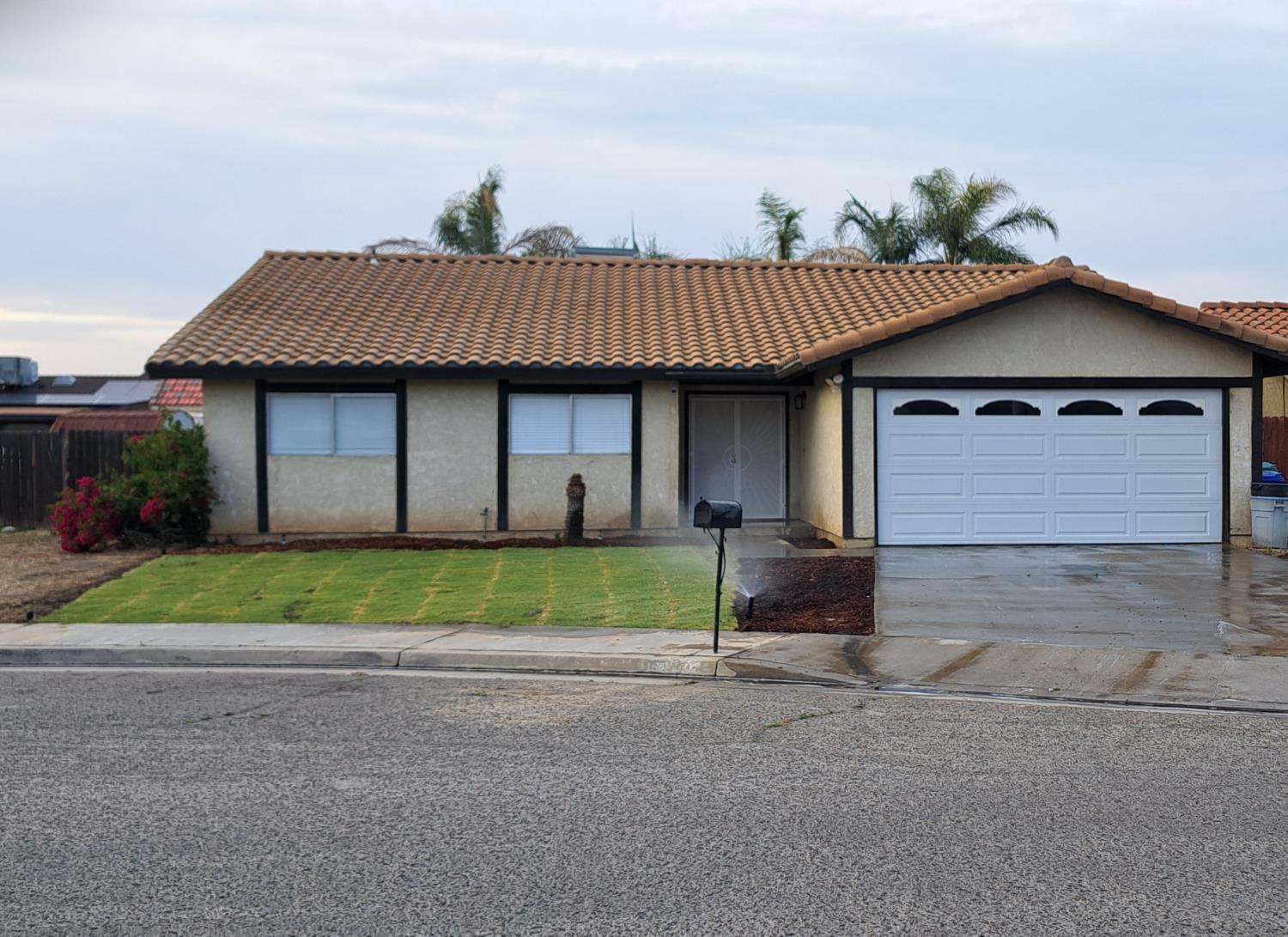 1690 W Wall Lane  Porterville CA 93257 photo
