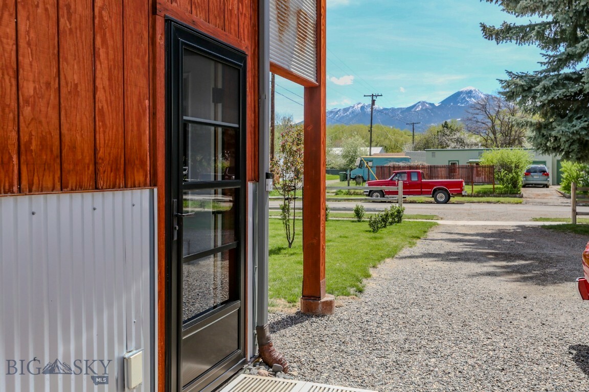 Property Photo: 1007 E Geyser MT 59047
