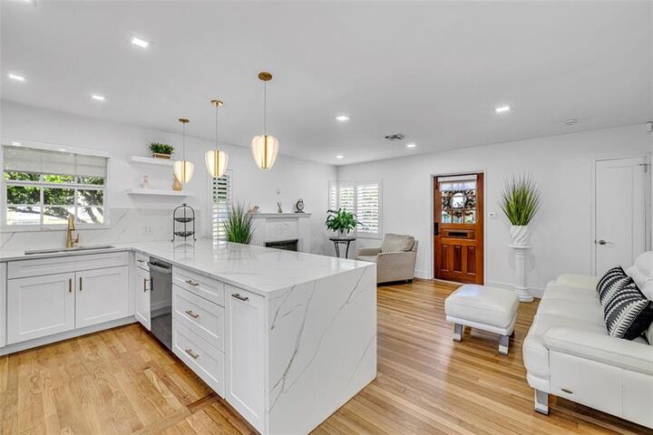 Property Photo: 1600 NE 4th Ct FL 33301
