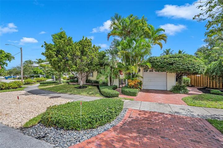 Property Photo: 1600 NE 4th Ct FL 33301