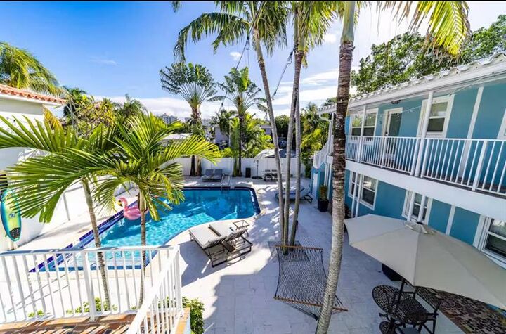 Property Photo: 2617 NE 13th Ct FL 33304