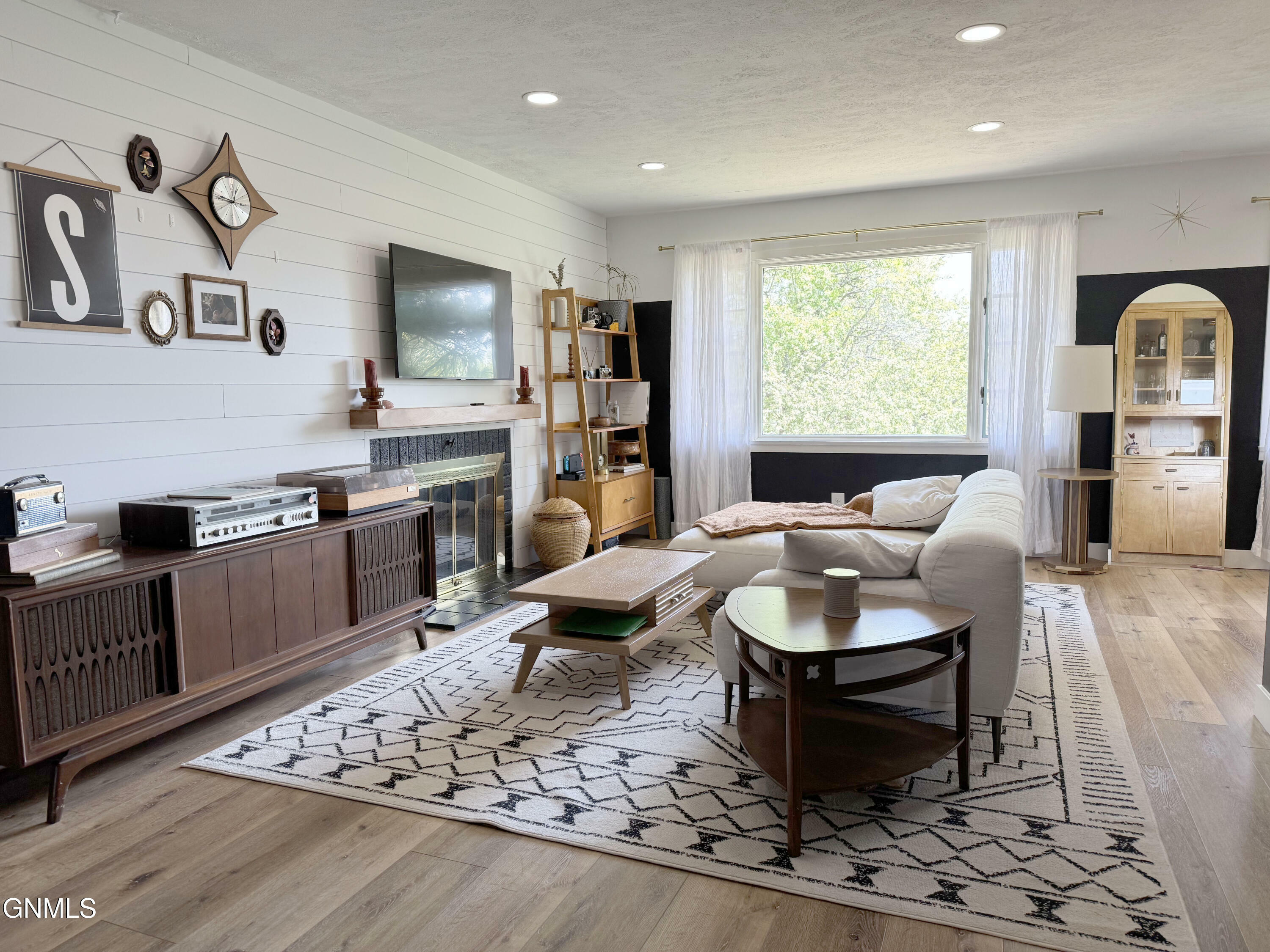 Property Photo:  1027 1st Street  ND 58501 