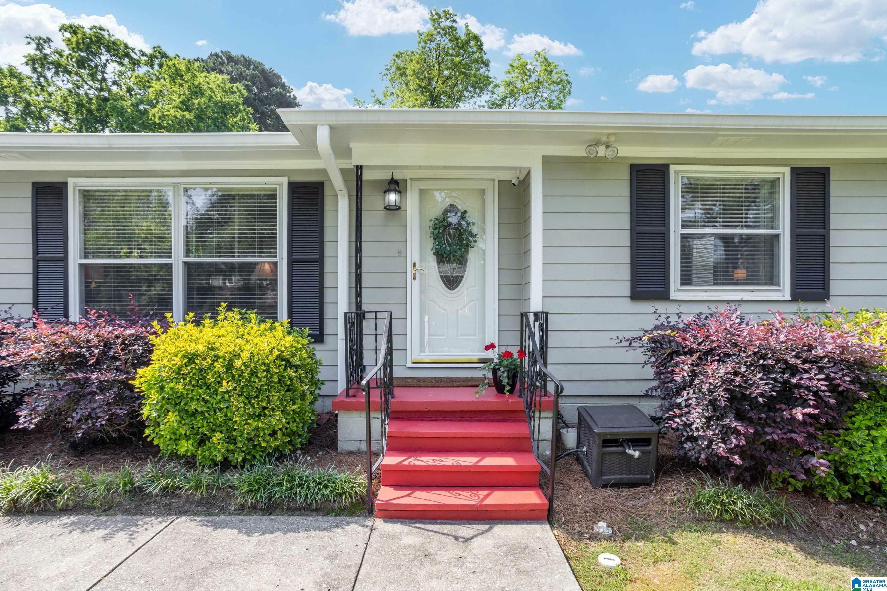 Property Photo: 637 Edgemoor Drive AL 35209