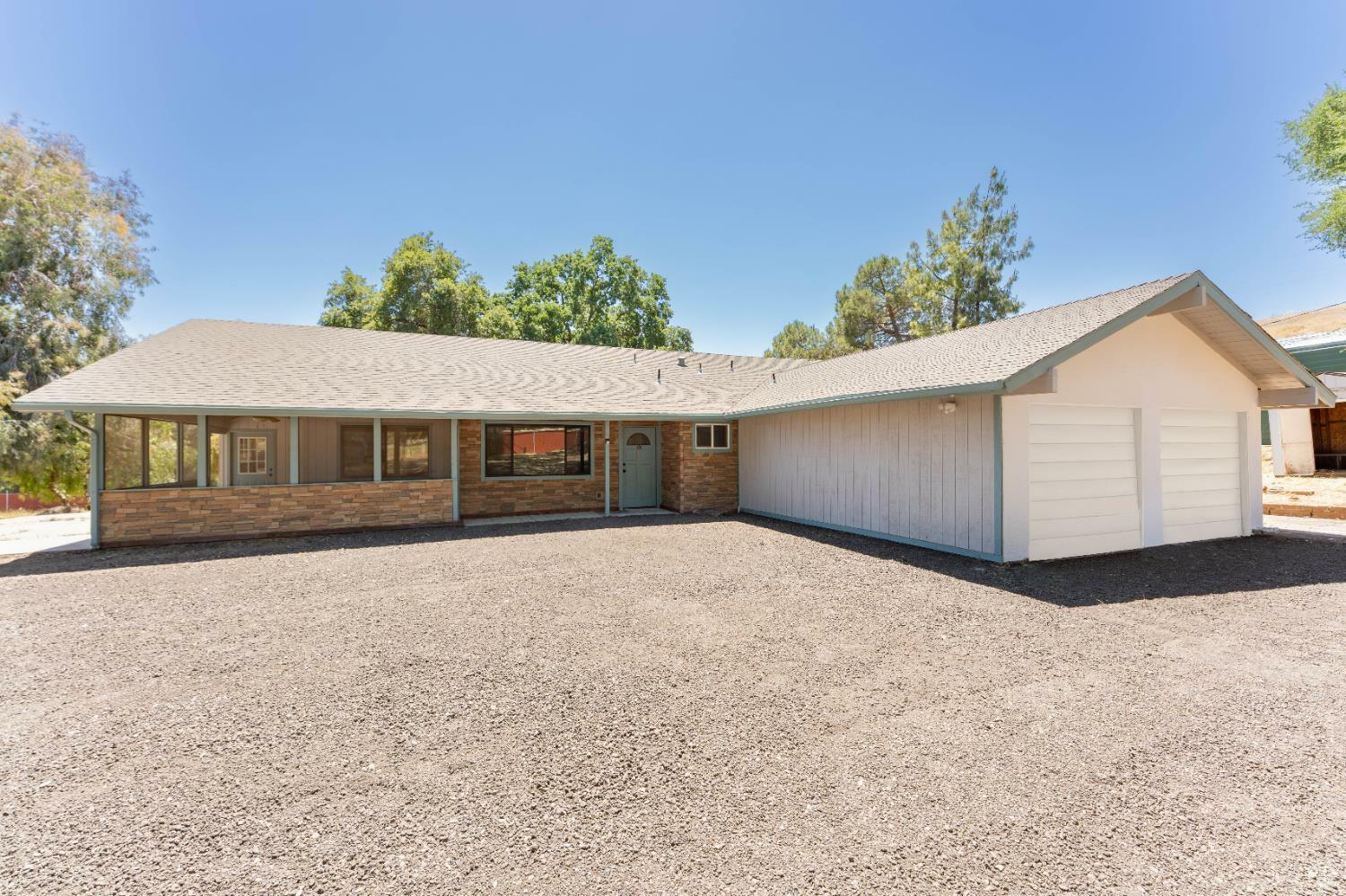 Property Photo: 47517 Rd 200 CA 93645