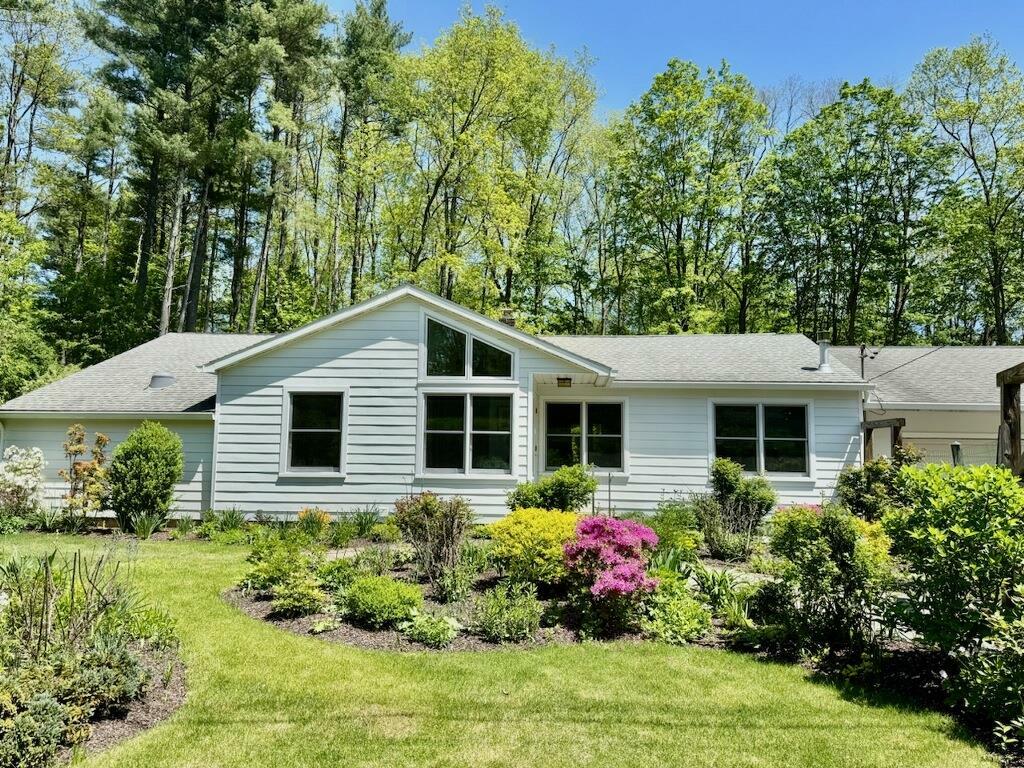 Property Photo:  207 Elwyn Drive  NY 12498 