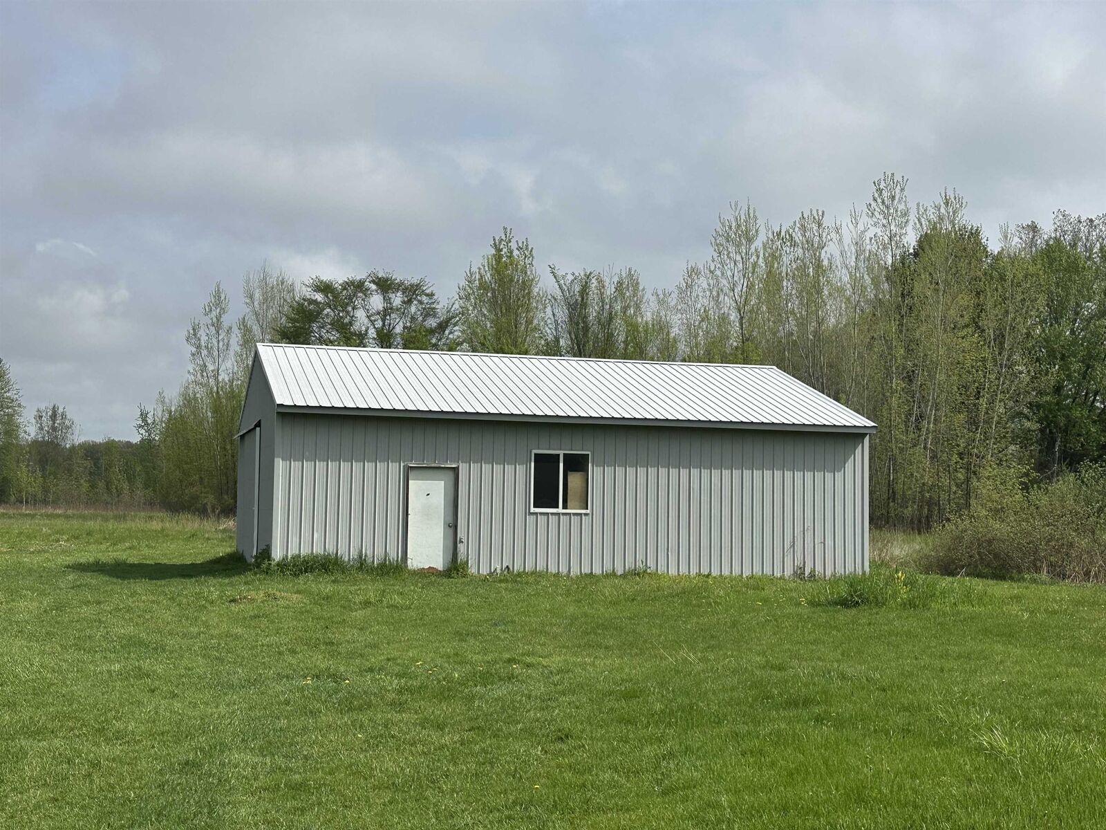 Property Photo:  12556 W Freeland  MI 48623 