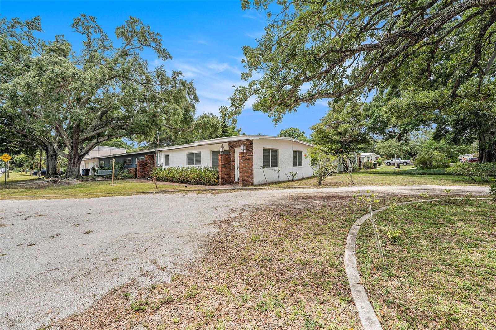 Property Photo: 5250 12th Street N FL 33703