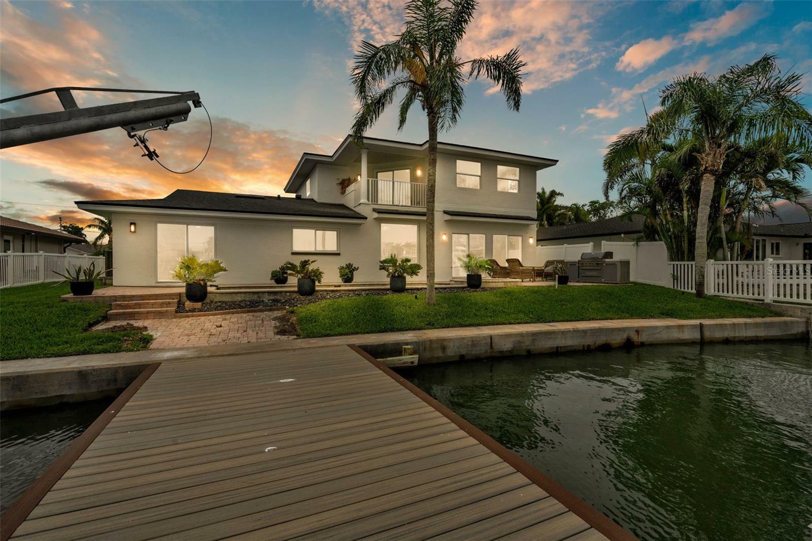 Property Photo: 330 Palm Island NE FL 33767