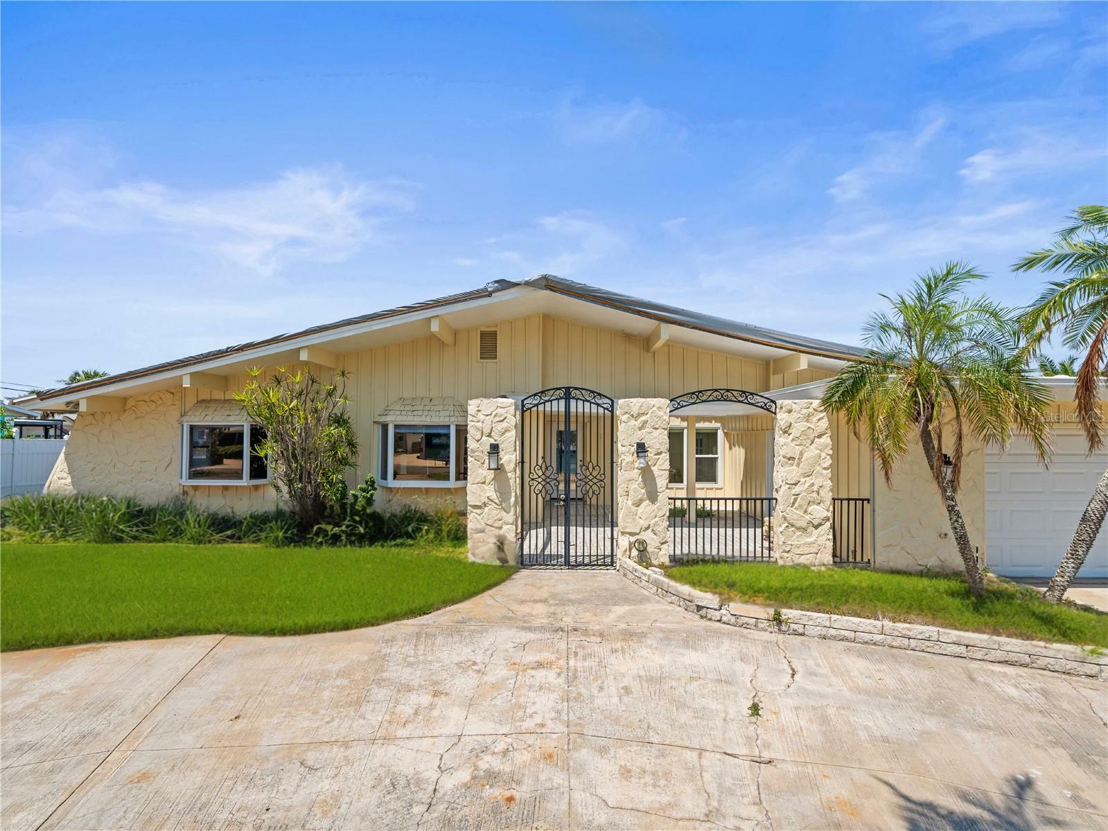 Property Photo: 5409 Pali Way FL 33706