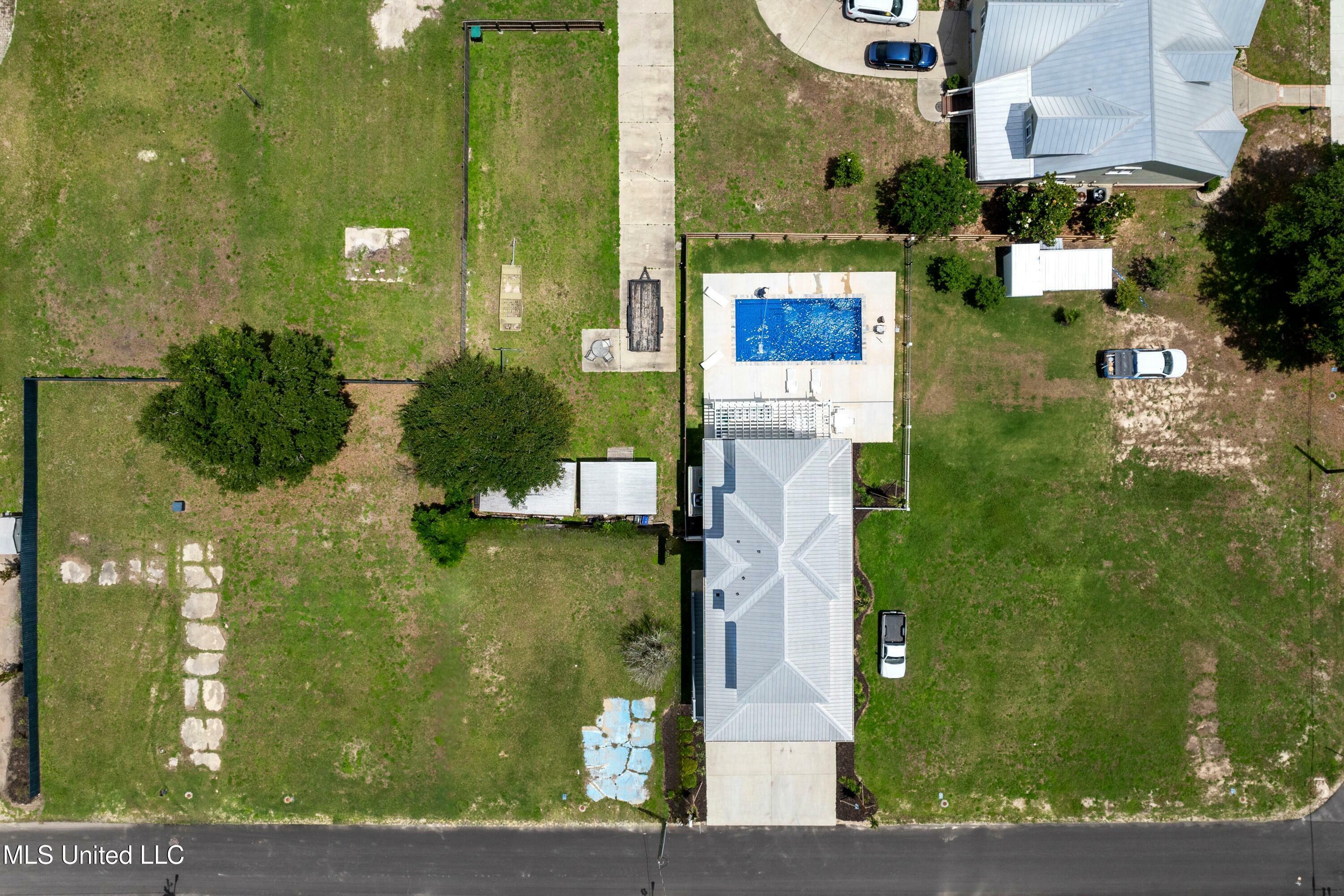 Property Photo:  126 Kuhn Street  MS 39530 