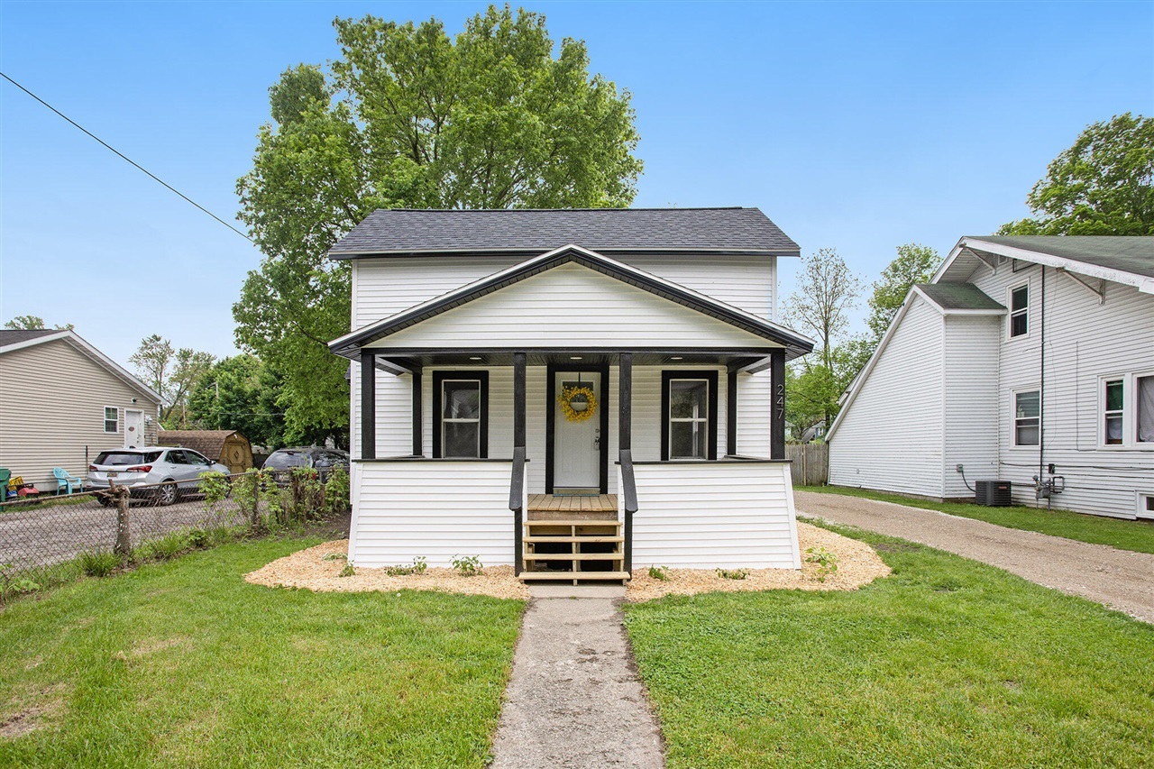 247 E Michigan Avenue  Three Rivers MI 49093 photo