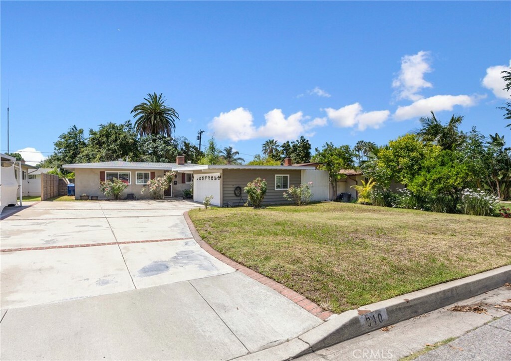 Property Photo: 810 W Route 66 CA 91740