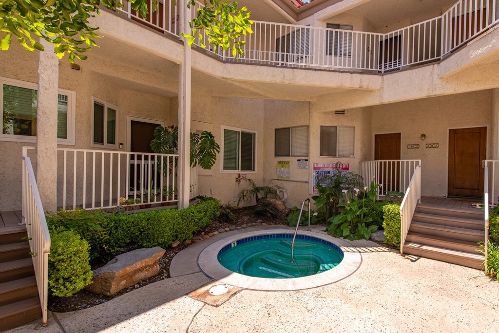 Property Photo:  3306 Darby Street 402  CA 93063 