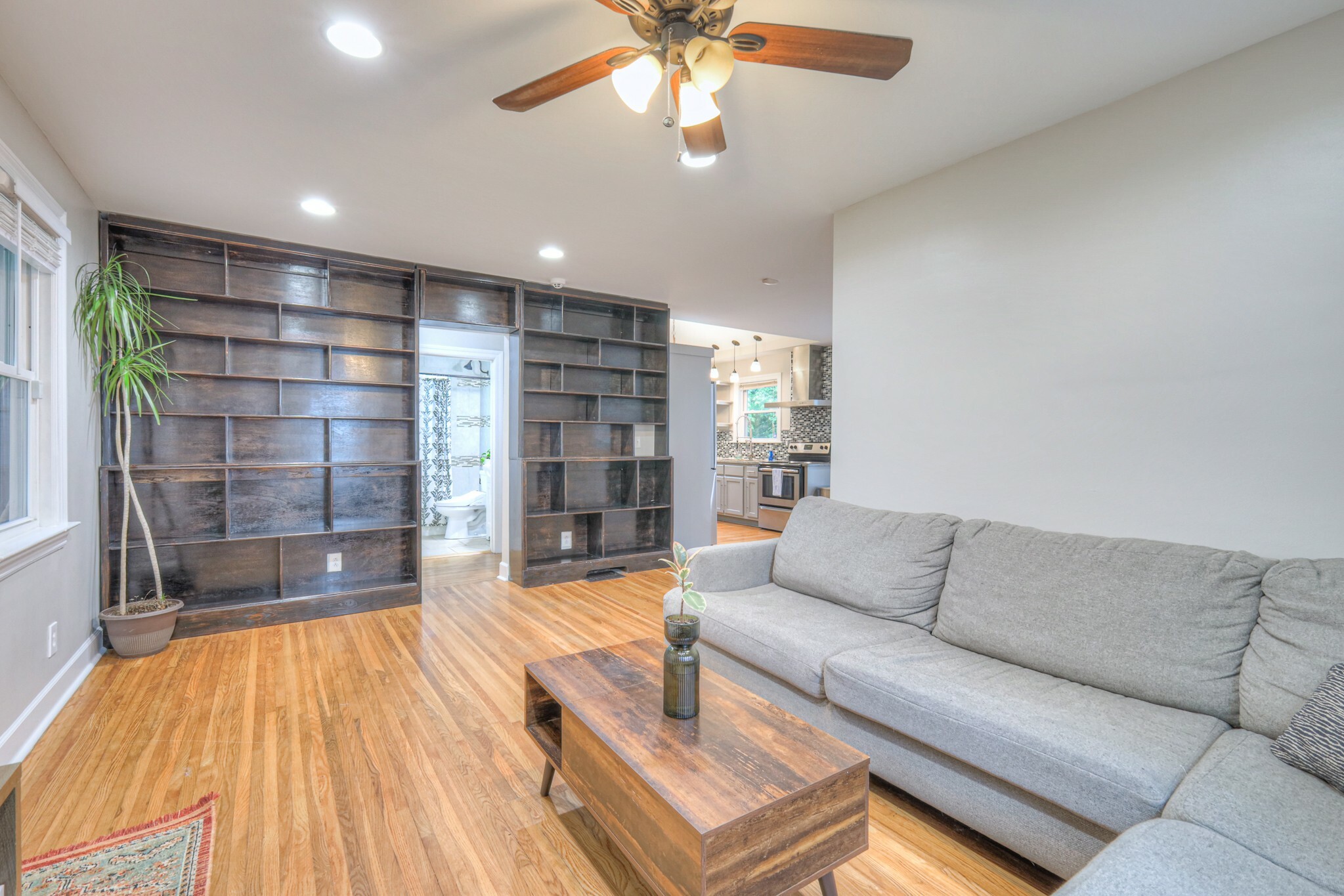 Property Photo: 1220 Sunnymeade Dr TN 37216