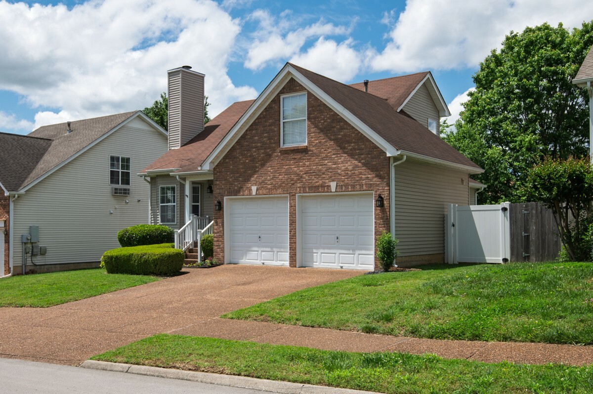 Property Photo: 2312 Surrey Ln TN 37067