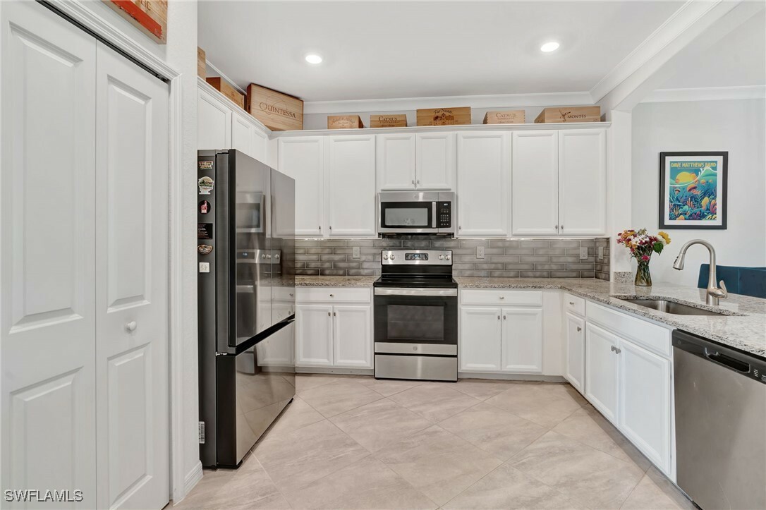 Property Photo: 2065 Tamarron Lane FL 34120