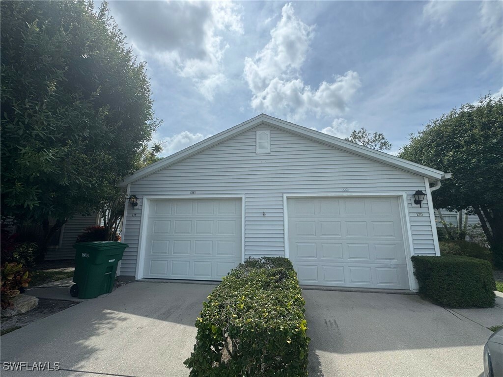 Property Photo: 120 Quail Forest Boulevard 10 FL 34105