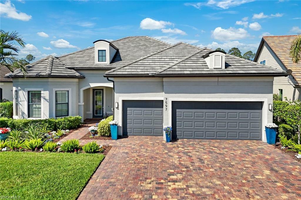 Property Photo: 7597 Blackberry Dr FL 34114