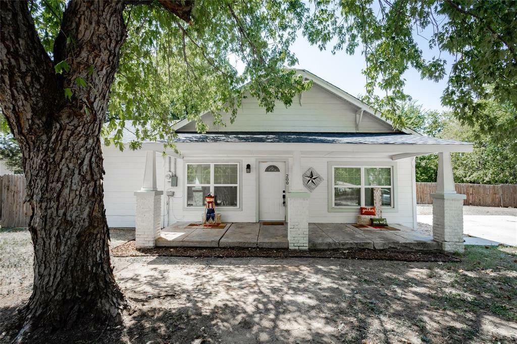 Property Photo: 200 S Mimosa Street TX 76073
