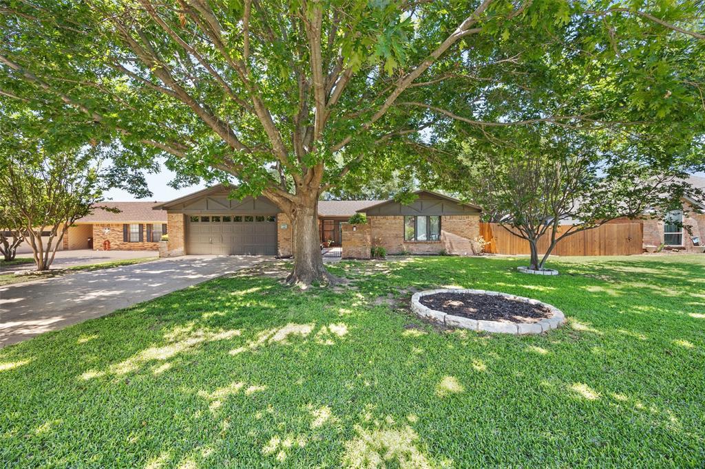 Property Photo: 708 Tahiti Drive TX 76048