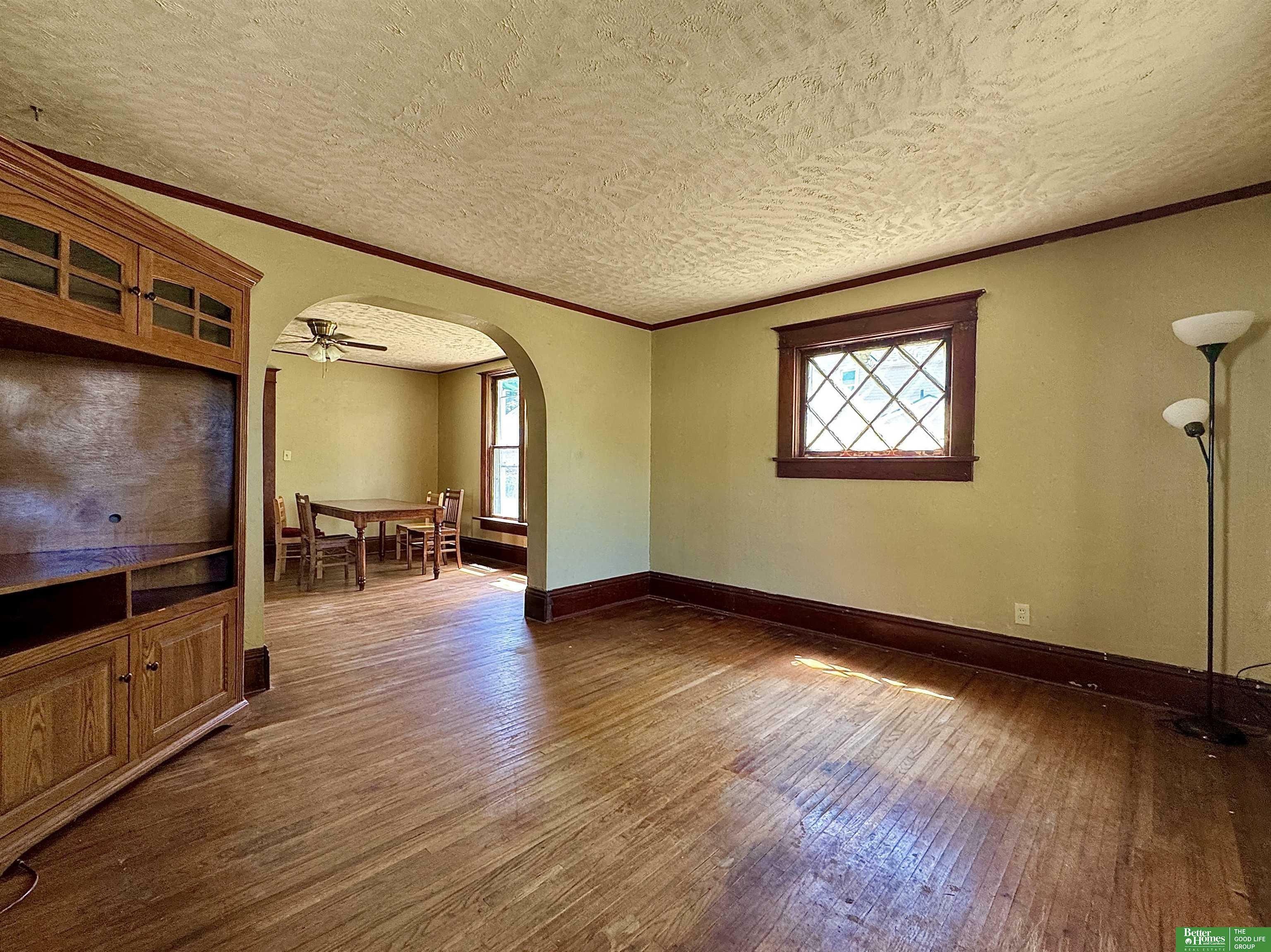 Property Photo: 1114 N Burlington Avenue NE 68467