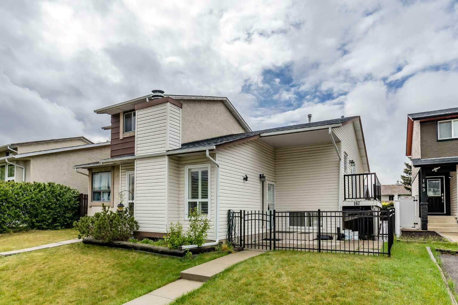 Property Photo:  167 Pinemeadow Road NE  AB T1Y 4N8 