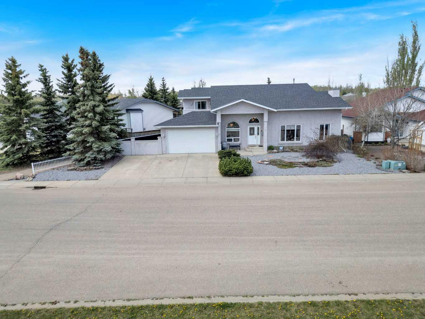 Property Photo: 10 Willow Springs Crescent AB T4S 1G1