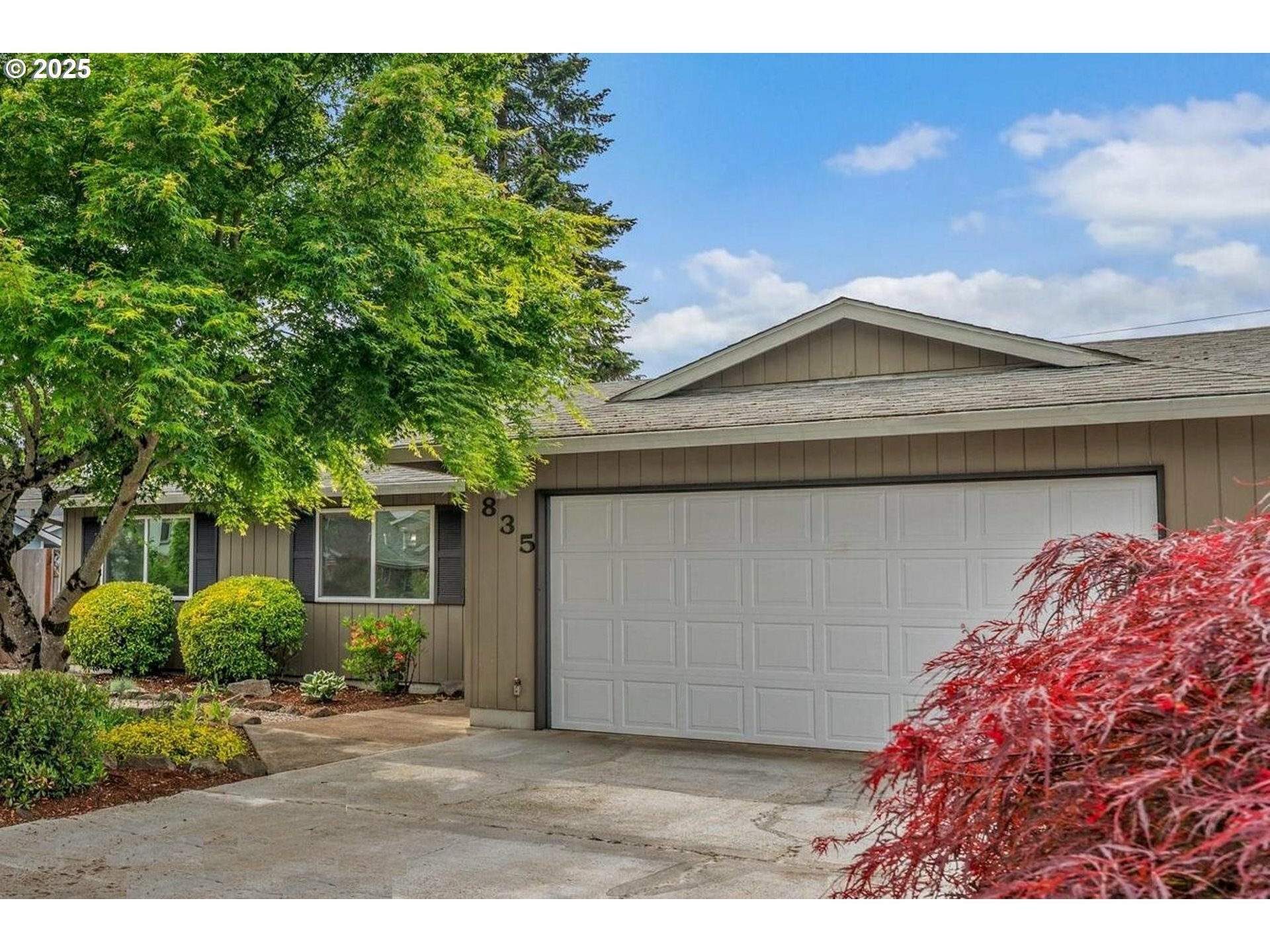 Property Photo: 835 S Elm Ct OR 97013