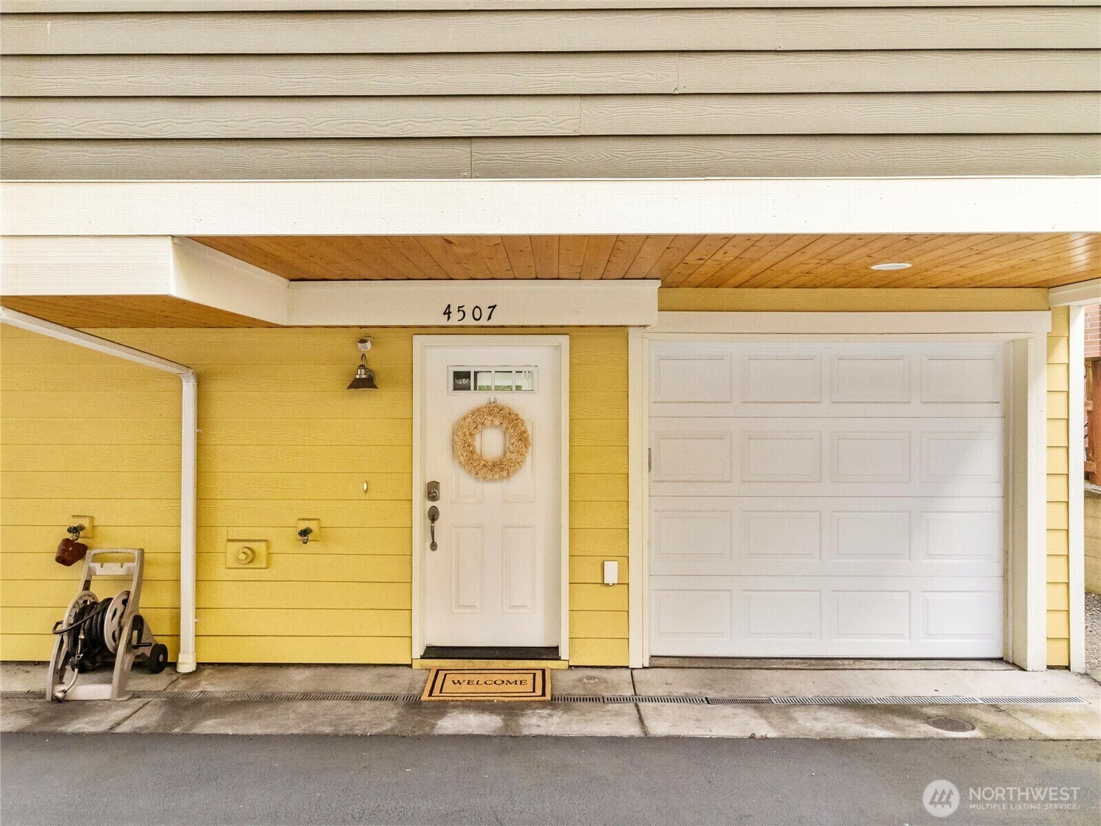 Property Photo: 4507 Woodland Park Avenue N A WA 98103