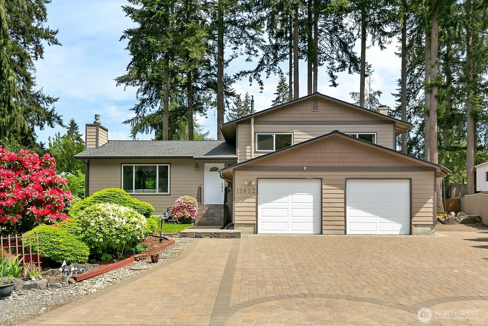 Property Photo: 13832 146th Place SE WA 98059