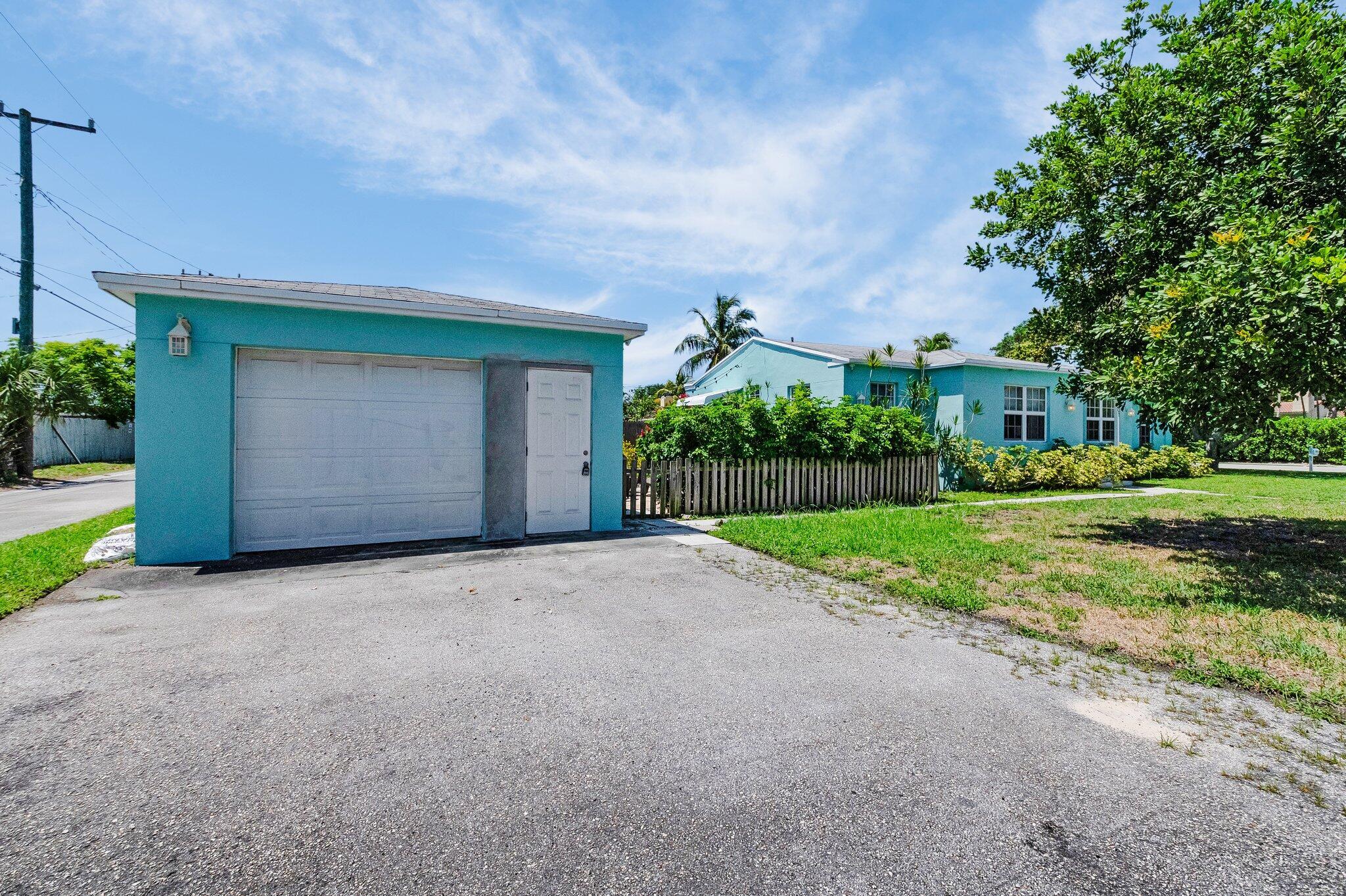 Property Photo: 301 SW 1st Avenue FL 33444