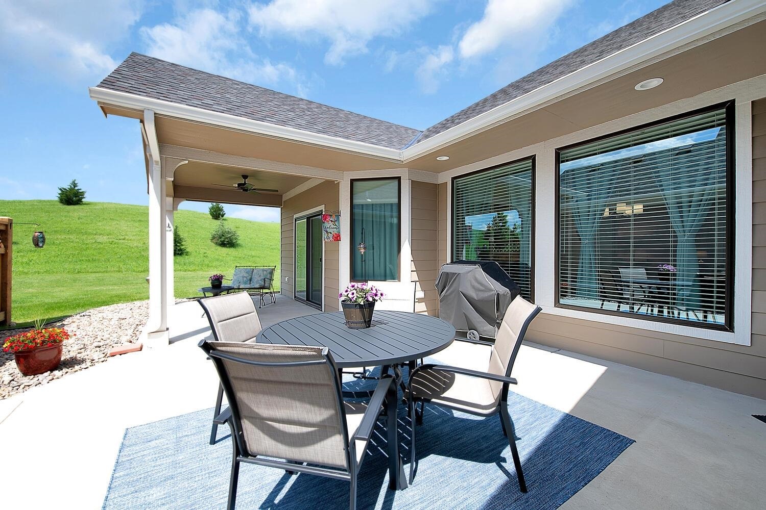 Property Photo: 1413 S Canyon St KS 67235
