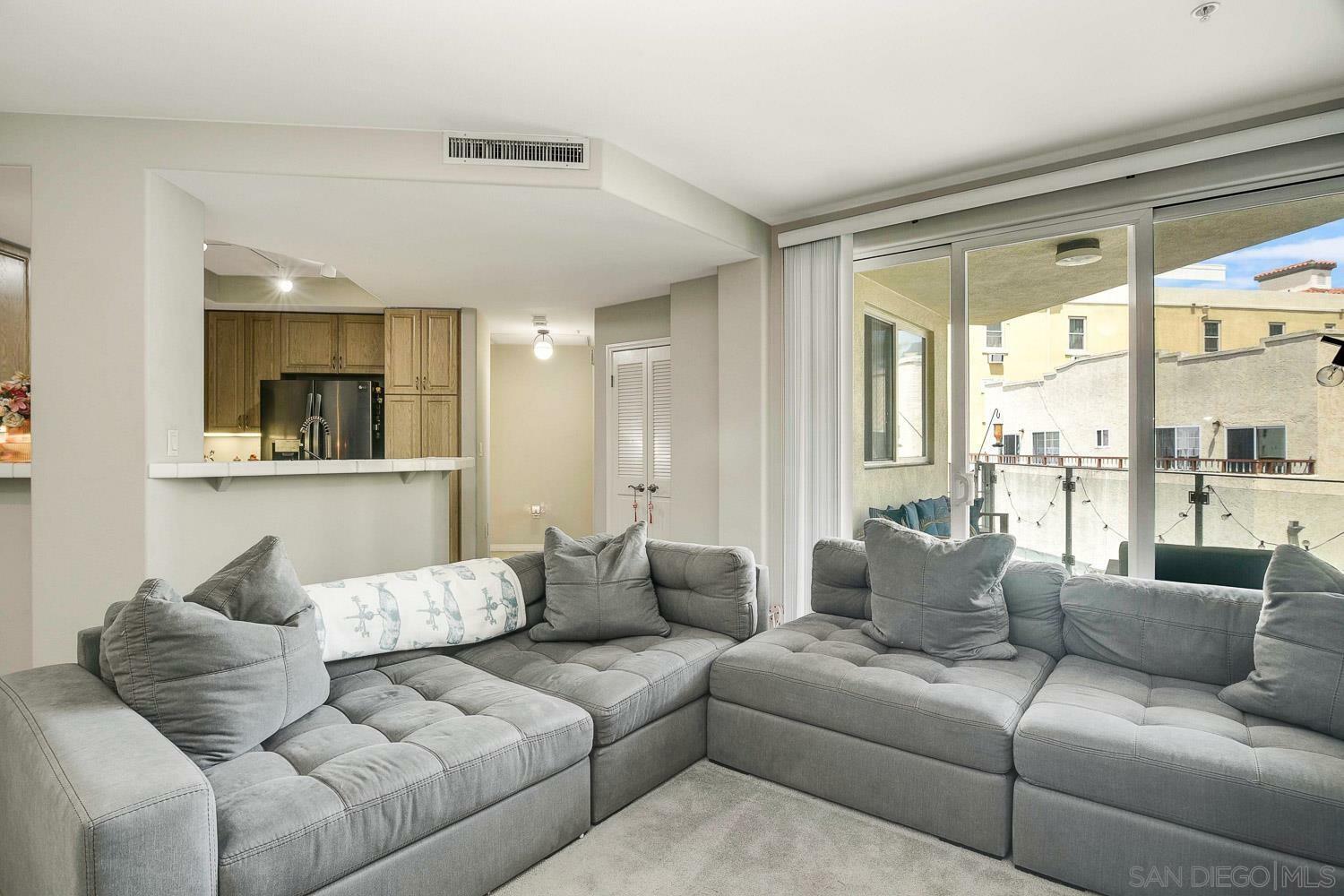 Property Photo: 1601 India St 208 CA 92101