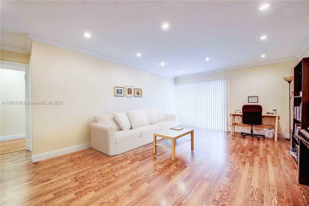 Property Photo: 4000 N Hills Dr 35 FL 33021