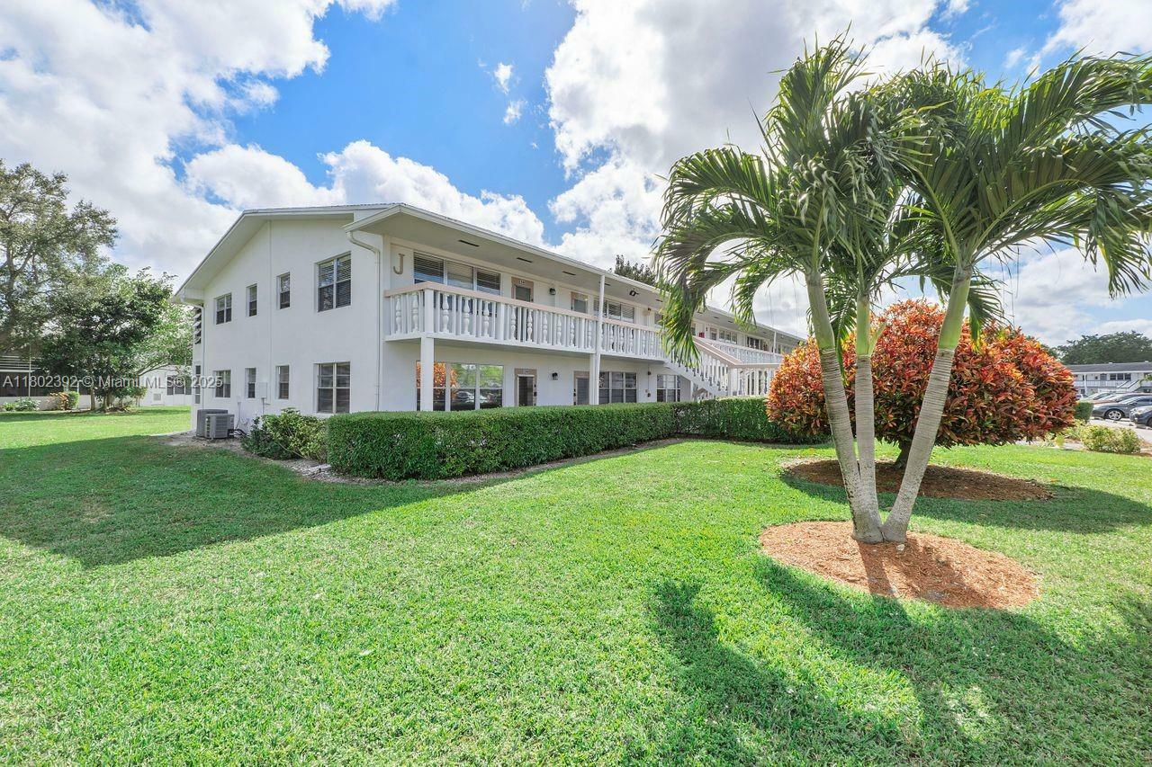 Property Photo: 143 Oakridge J 143 FL 33442